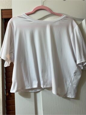 Fabletics White Boxy Short-Sleeve Crop Top